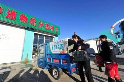 黑龙江省富裕县 公路修到家门口 广大村民乐悠悠